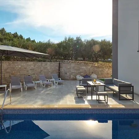 Sunset, Private Pool, Elevator, Jacuzzi, Gym Villa *