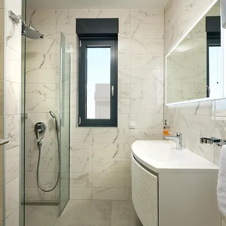 Villa Sunset, Private Pool, Elevator, Jacuzzi, Gym Podstrana