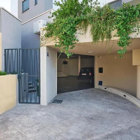 Sunset, Private Pool, Elevator, Jacuzzi, Gym *