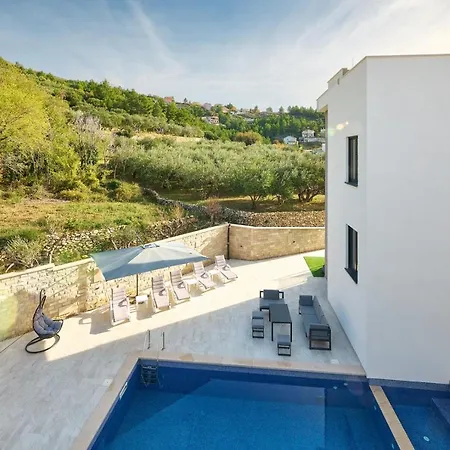 Sunset, Private Pool, Elevator, Jacuzzi, Gym Подстрана
